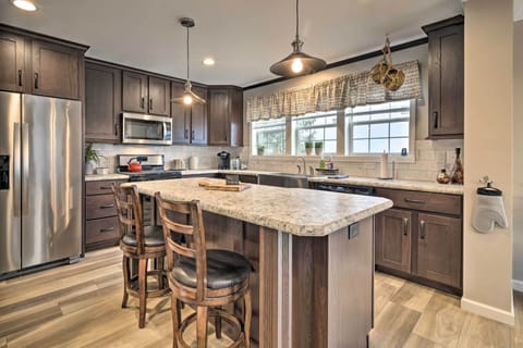 Kitchen | Keurig Coffee Maker w/ K-Cups | Coffee Grinder | Tea Kettle | Toaster