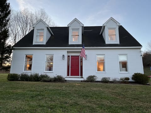 Painter Hilltop Mint 4 Bedroom Home, Views, Nearby Farms, Walk & Bike Ride