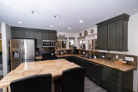 Kitchen and Dining Area with Incredible Views of the San Luis Valley (1)