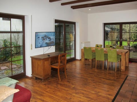 Table, Plant, Furniture, Property, Picture Frame, Window, Houseplant, Chair, Wood, Flooring