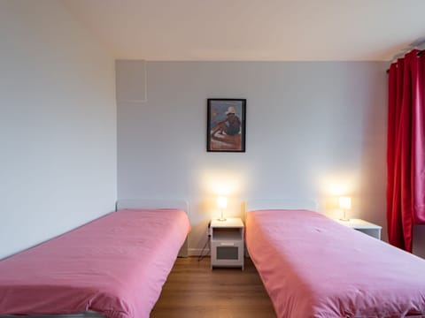 Building, Furniture, Comfort, Picture Frame, Wood, Interior Design, Textile, Lighting, Flooring, Architecture