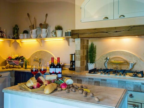 Countertop, Property, Cabinetry, Tap, Kitchen, Interior Design, Houseplant, Plant, Wall, Bottle