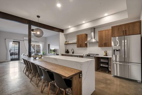 Kitchen and dining seating