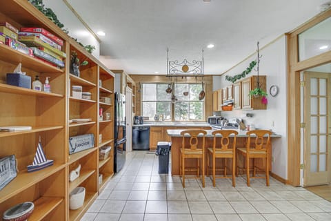 Fully Equipped Kitchen | Crock-Pot | Cooking Utensils