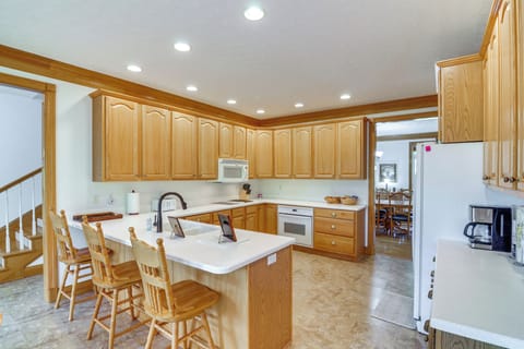 Kitchen | Fully Equipped | Trash Bags & Paper Towels