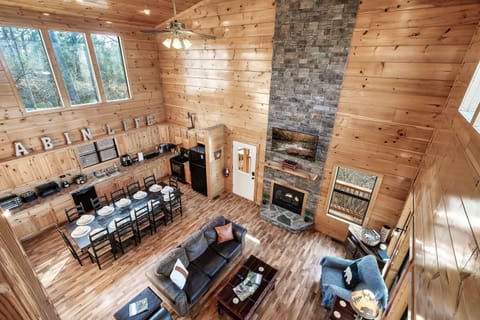 Spacious open kitchen and faimly room.