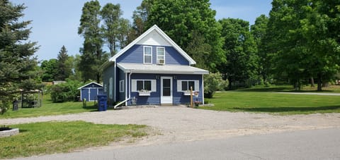 Summer front view with circle drive.