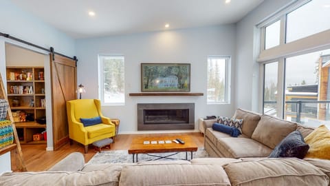 The relaxing living area
