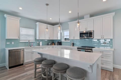 Cheerful place to have a casual meal..