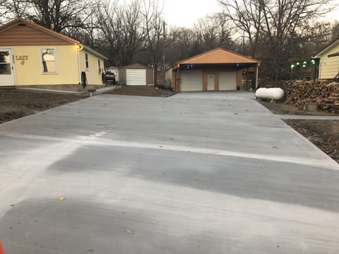 Plenty of parking for auto and boats