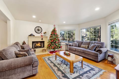 Spacious living room with cozy seating and warm décor, inviting guests to relax, gather, and enjoy memorable evenings together.