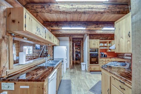 Sink, dishwasher, refrigerator, oven, microwave, stove, coffee machine, toaster