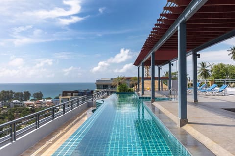Top floor sea view apartment in Karon (15681)