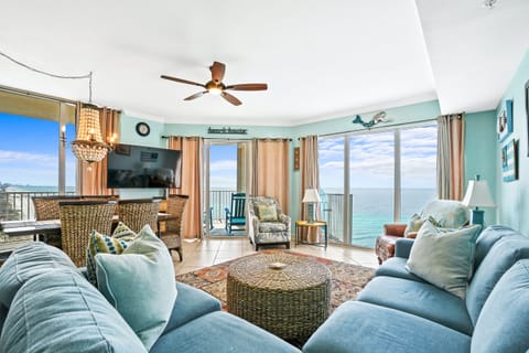 Living Area with Direct Beach and Gulf Views