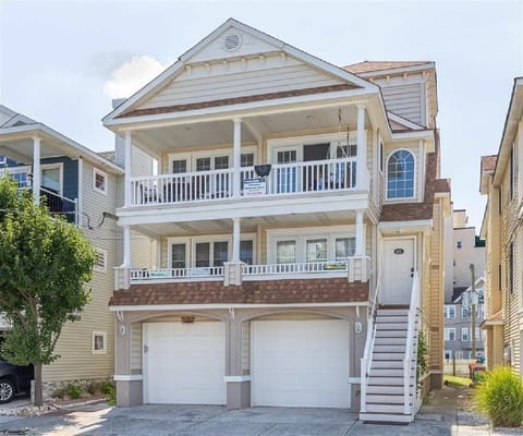 Welcome to your vacation home! Large covered balcony to enjoy even in the rain!