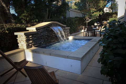 Jacuzzi with waterfall, refreshing experience in addition to lights and jets. 