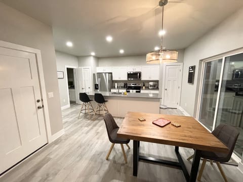 Dining Room table with seating for 6 along with 2 counter seats as well