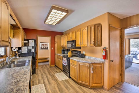 Kitchen | Dishware/Flatware | Blender | Toaster | High Chair