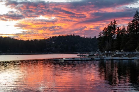 Lake Gregory: 5 minute walk.