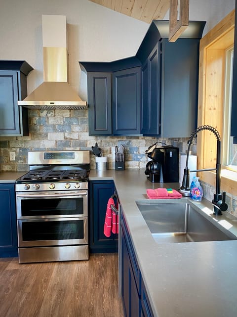 There is everything in the cooking zone that you could want.