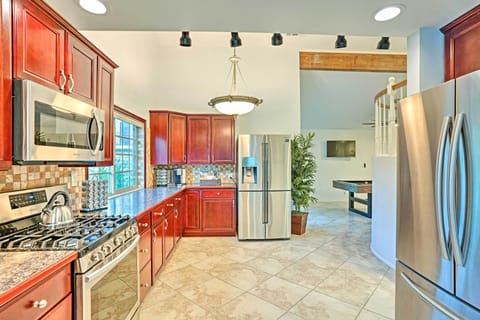 Fully Equipped Kitchen | Blender | Crock-Pot | Toaster