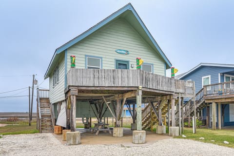 Freeport Vacation Rental | Studio | 1BA | 700 Sq Ft | Stairs Required