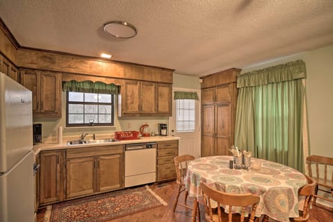 Interior | Dining Table