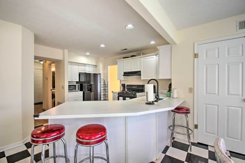 Kitchen | Fully Equipped w/ Cooking Basics