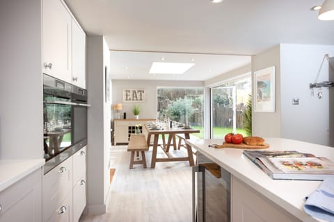 Beach Cottage, St Agnes. Ground floor: Fully-fitted kitchen with breakfast bar seating four guests