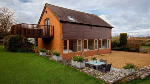 Side view, garden and sundeck, The Granary at Rectory Farm, Bolthole Retreats