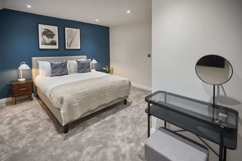 Iburn House, Briggswath - Host & Stay