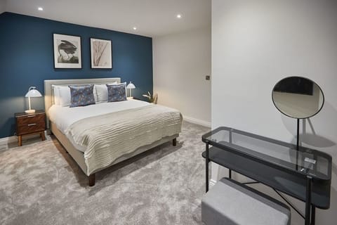 Iburn House, Briggswath - Host & Stay