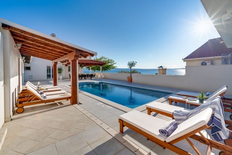 NEW! Seaview Villa MaToLi with heated 50sqm pool and 4 bedrooms