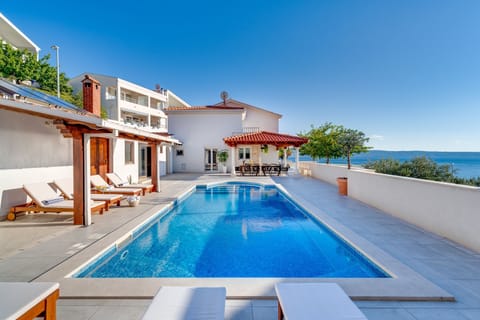 NEW! Seaview Villa MaToLi with heated 50sqm pool and 4 bedrooms