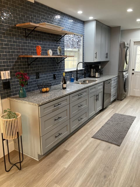 Beautiful kitchen with everything you need. 