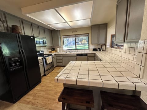 Spacious and fully equipped kitchen.