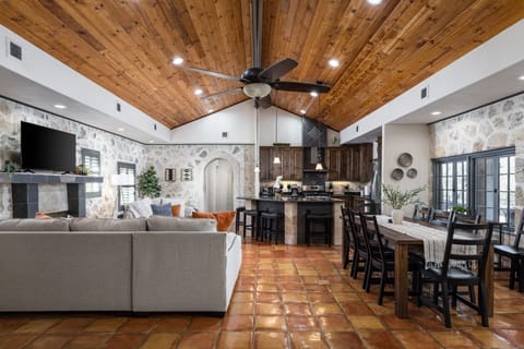 Up to 16 place settings between kitchen island, table, and window bar table