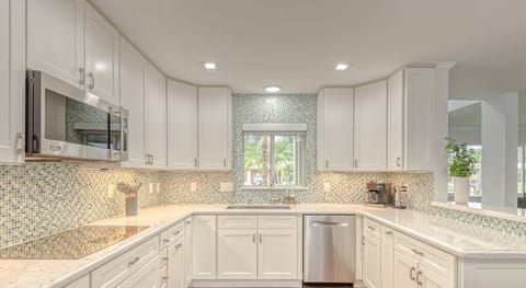 Open layout fully appointed eat in kitchen with island for 4, stainless steel refrigerator with filtered water/ice maker, Keurig machine for pod or regular drip coffee, toaster, microwave, filtered water etc.  Look on listing for a detailed list of everything located  inside kitchen. 