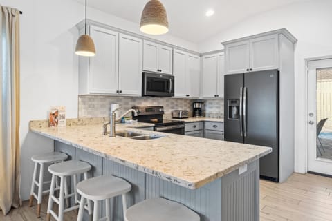 Kitchen with Breakfast Bar