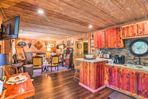 Kitchen | Well-Equipped | Cooking Basics | Breakfast Bar