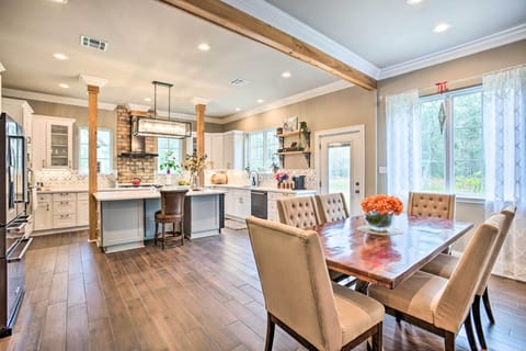 Dining Table | Dishware & Flatware