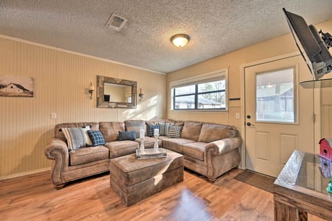 Broken Bow Vacation Rental | 2BR | 2BA | 3 Steps Required | 1,000 Sq Ft