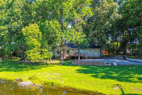 Greensboro Vacation Rental | 3BR | 2BA | 3 Steps Required for Access