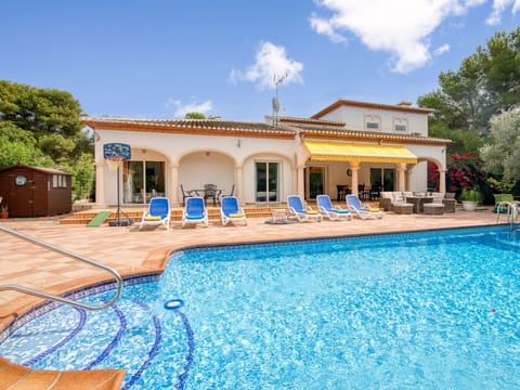 Water, Sky, Cloud, Property, Plant, Swimming Pool, Building, Azure, Tree, Leisure