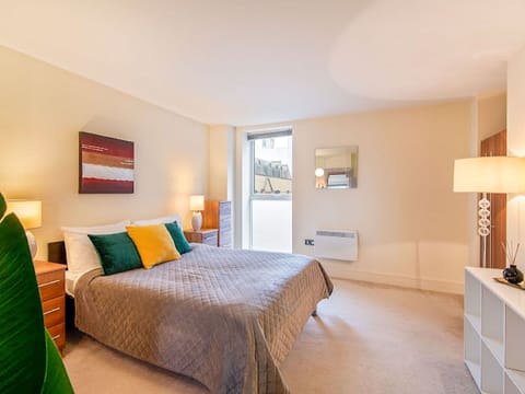 Furniture, Property, Comfort, Cabinetry, Wood, Window, Shade, Interior Design, Lamp, Floor