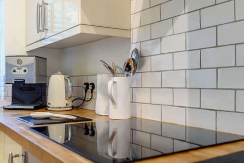 Orchard Cottage Kitchen - StayCotswold