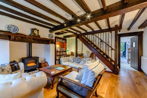 Summer Hayes Sitting Room - StayCotswold