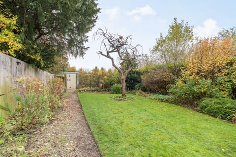 Cosy Corner Garden - StayCotswold