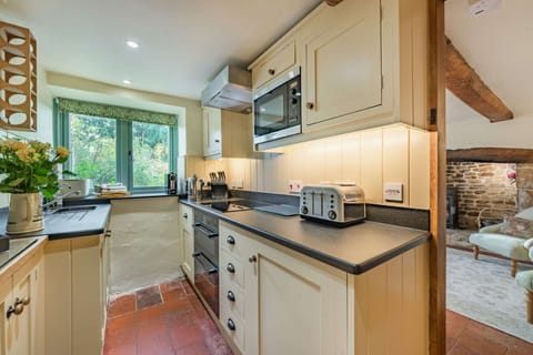 Cosy Corner Kitchen - StayCotswold