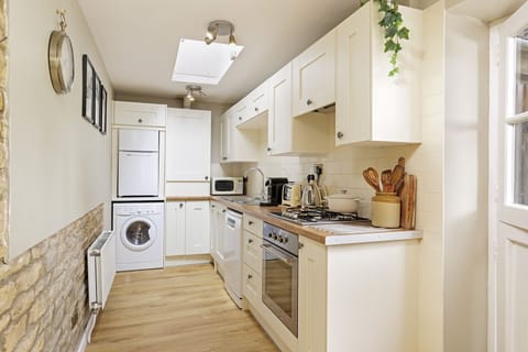 Lavender Cottage Kitchen - StayCotswold
